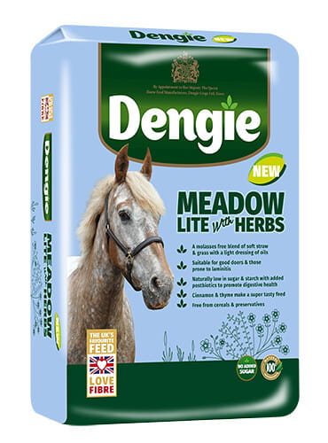 dengie-meadow-lite-with-herbs-niskokaloryczna-sieczka-dla-koni