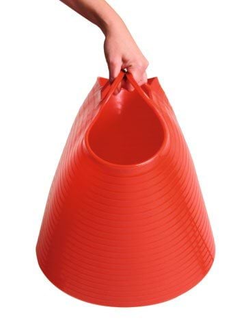 kerbl-Flexbag-czerwony-wiadro-do-karmienia-koni.jpeg