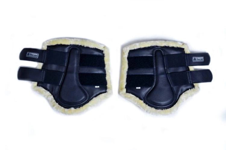 BUCAS-Brushing-Boots-granatowe-ochraniacze-ujeżdżeniowe-dla-koni.jpg
