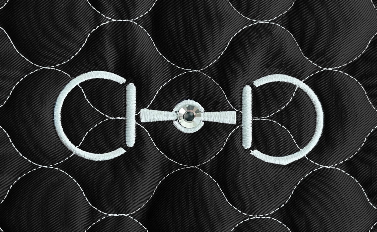 Caballo-Negro_Jumping_Saddle_Pad-_black_detail.jpg