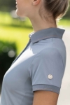 koszulka-polo-hkm-rose-gold-szara-emblemat.jpg