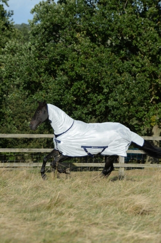 bucas-Freedom-Fly-Sheet-Silver derka siatkowa z kapturem-dla-koni-na-owady.jpg
