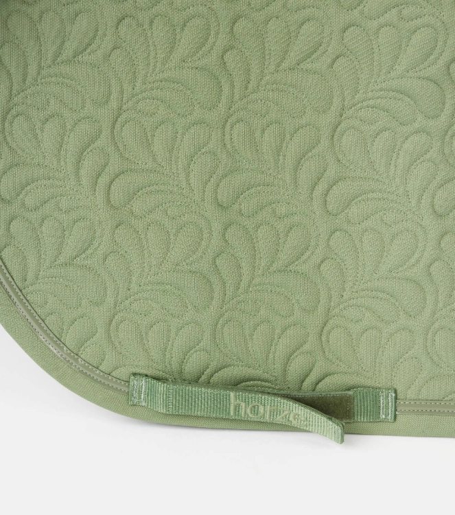 Czaprak-wszechstronny-Horze-Free-Form-SS2026-celadon-green-24h-03.jpg