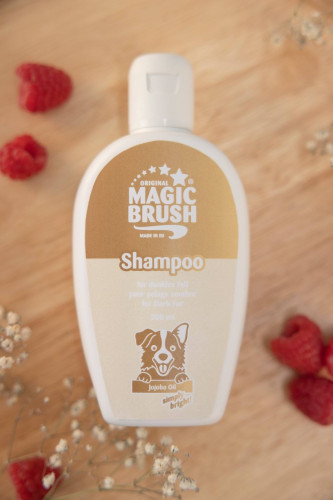 Szampon-dla-psa-o-ciemnej-siersci-MagicBrush-Shampoo-malinowy-200ml-2
