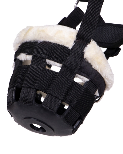 Kaganiec-QHP-Grazemuzzle-with-fur