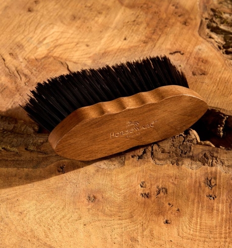 dghgsn-wn01-horseware-signature-soft-flick-brush-wood-natural-fibres-main_rpyz2q0jbkhag3pr.jpg