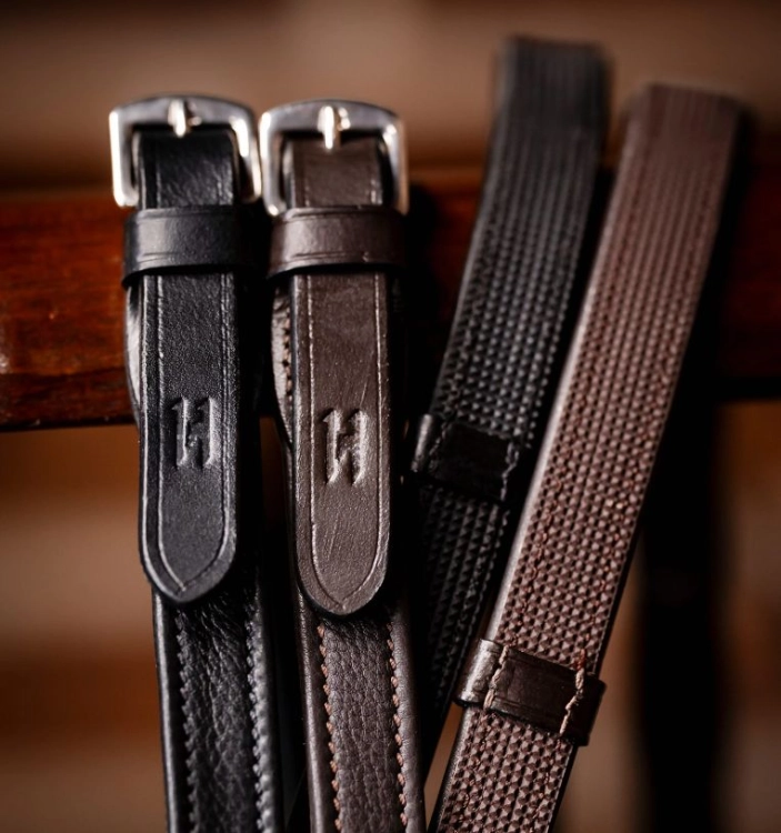 Wodze-ze-stoperami-HORSEWARE-Jumper-Reins-with-Stoppers-czarne