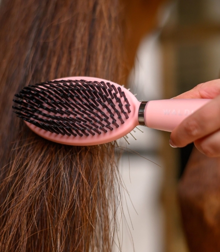 Szczotka-do-grzywy-i-ogona-WALDHAUSEN-Gel-linnea-pink-02