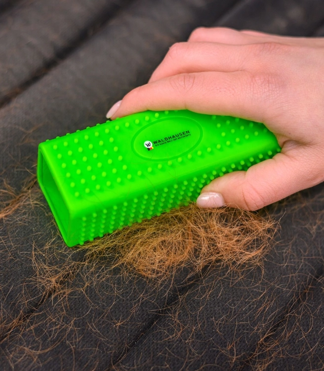 Szczotka-do-usuwania-siersci-WALDHAUSEN-Animal-Hair-Remover-green-03
