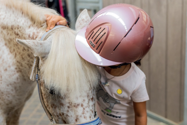Kask-KEP-Smart-Nova-Metal-Polish-pink-cream-chinstrap