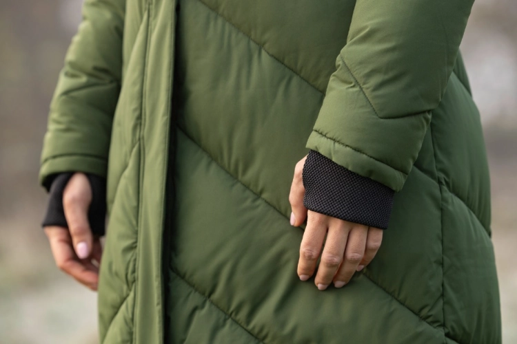 Plaszcz-zimowy-damski-Covalliero-Collection-AW2026-forest-green-06