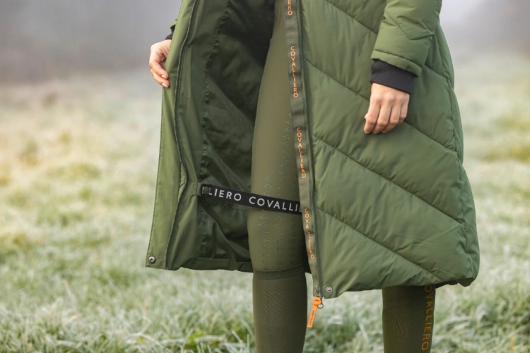 Plaszcz-zimowy-damski-Covalliero-Collection-AW2026-forest-green-09